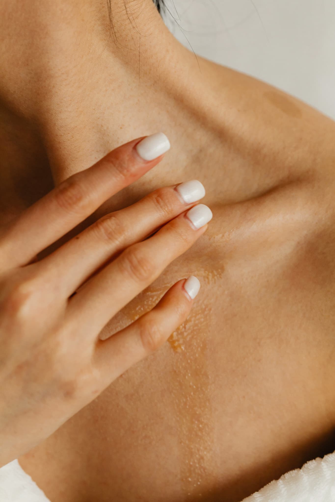 body oil application chest — 512 Skincare